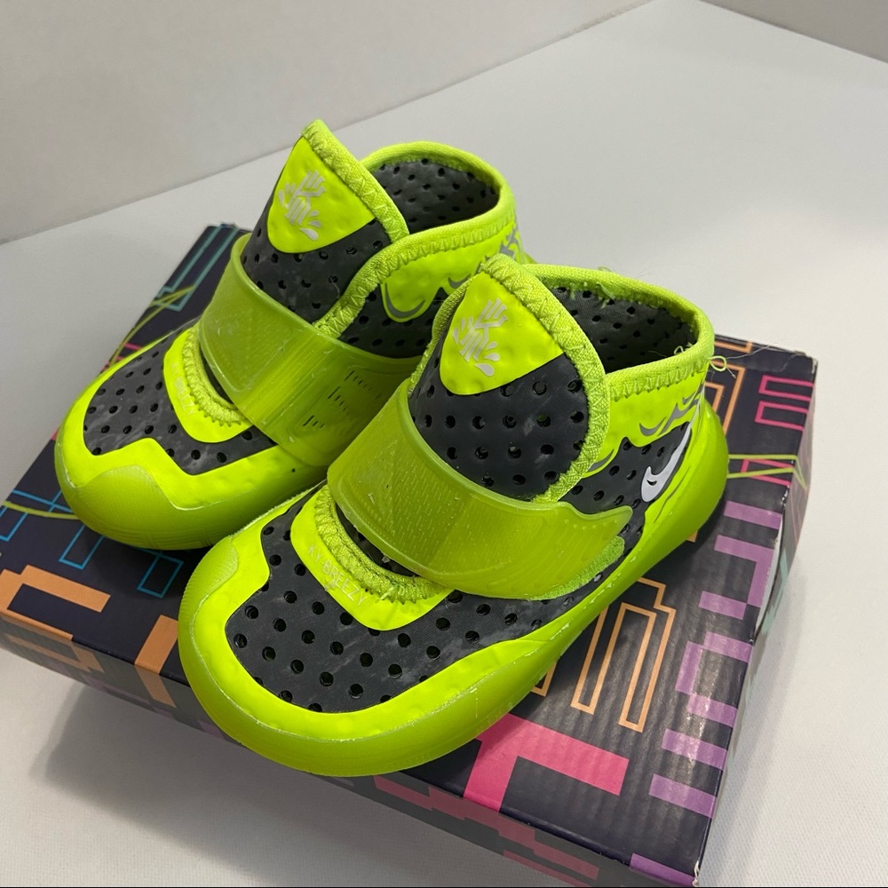 Nike Kyrie Breezy